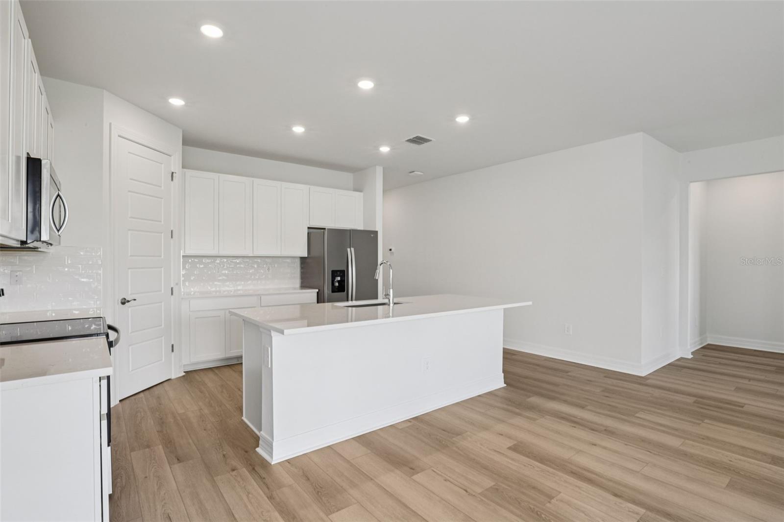 Image 6 of 41 For 44404 Frontier Drive