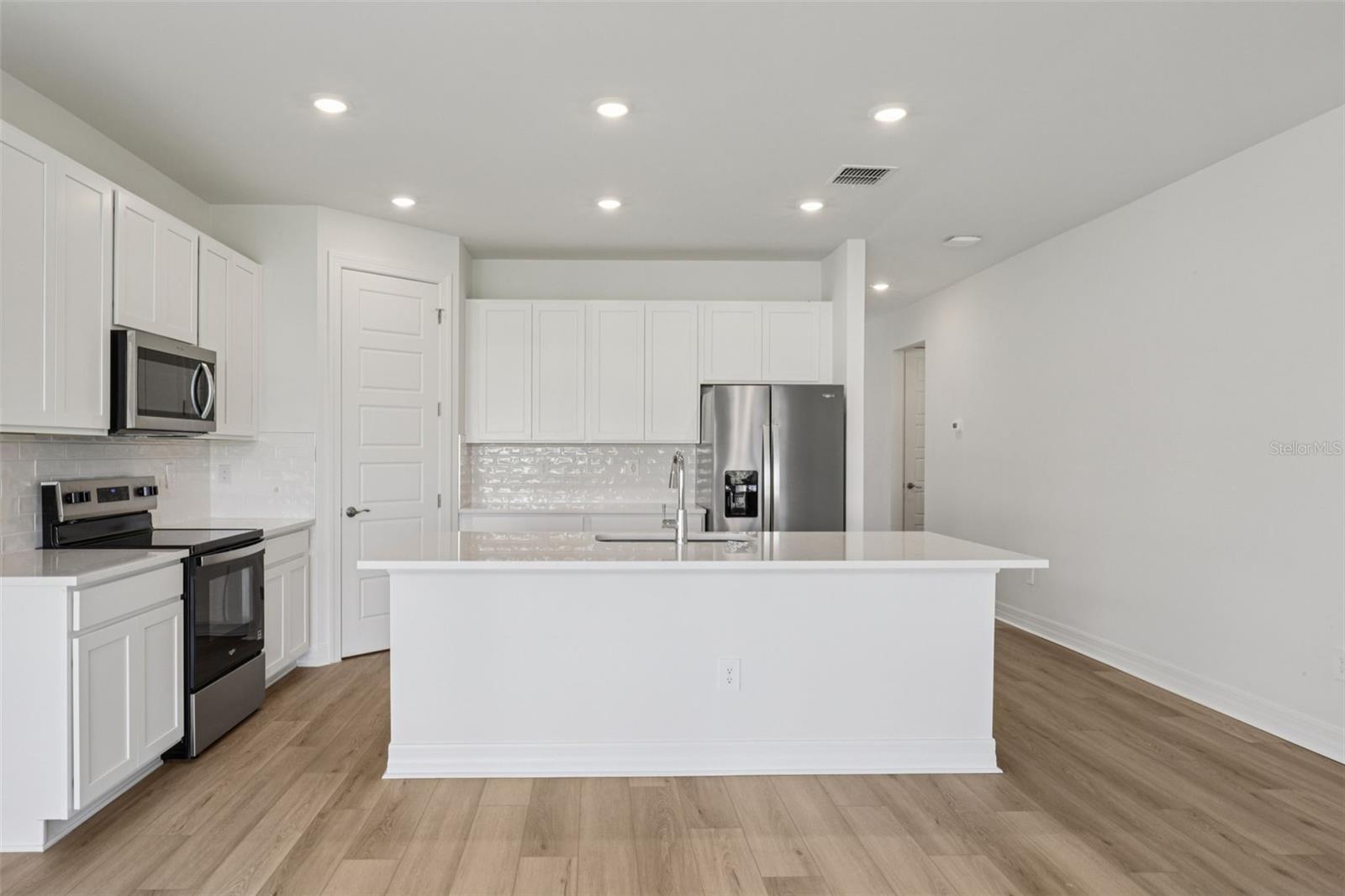 Image 7 of 41 For 44404 Frontier Drive