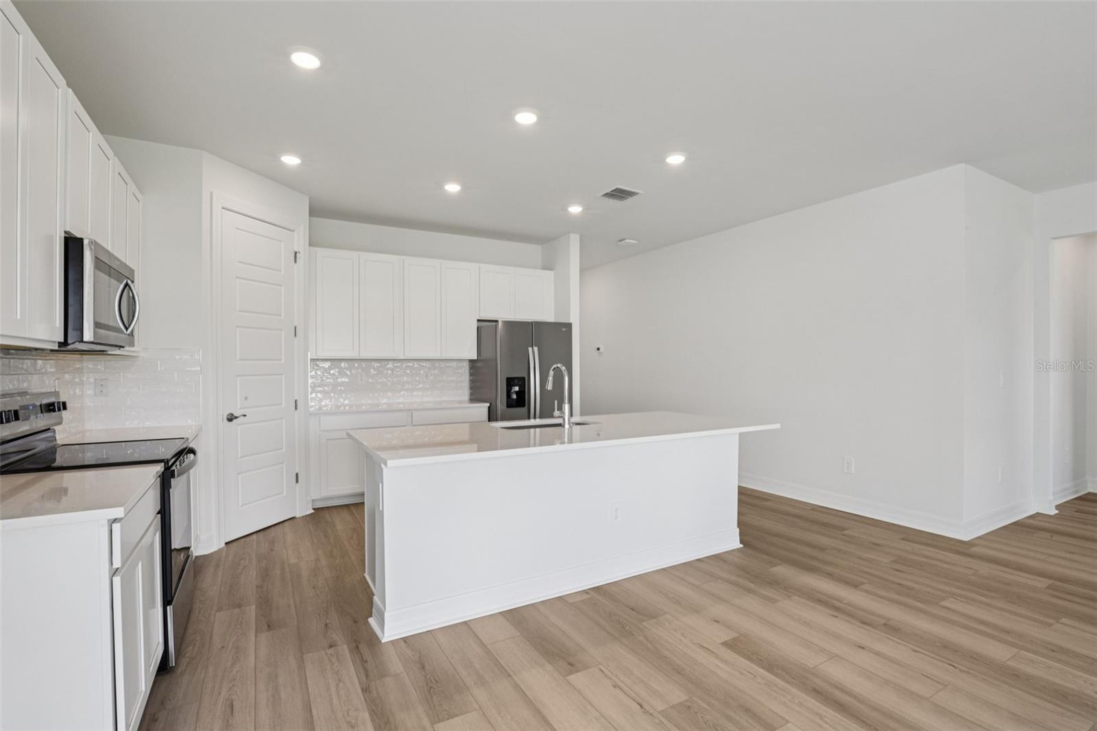 Image 8 of 41 For 44404 Frontier Drive