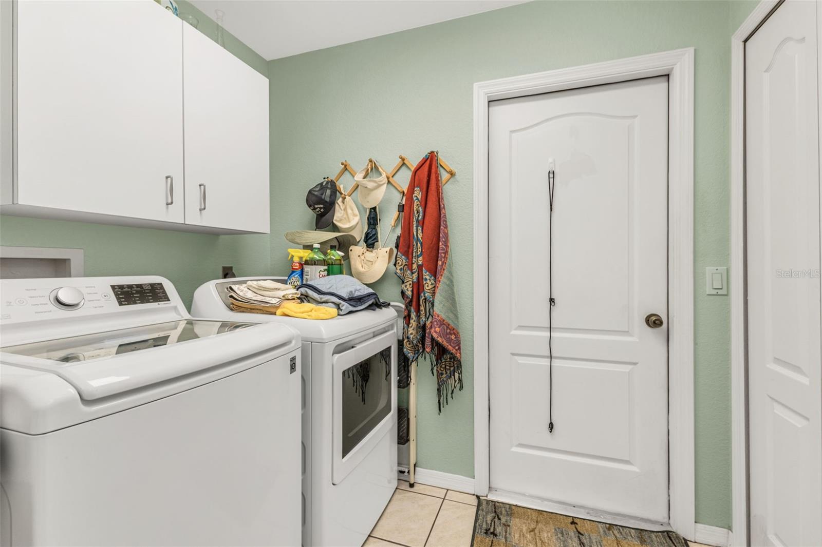 Image 15 of 35 For 10512 Euston Avenue