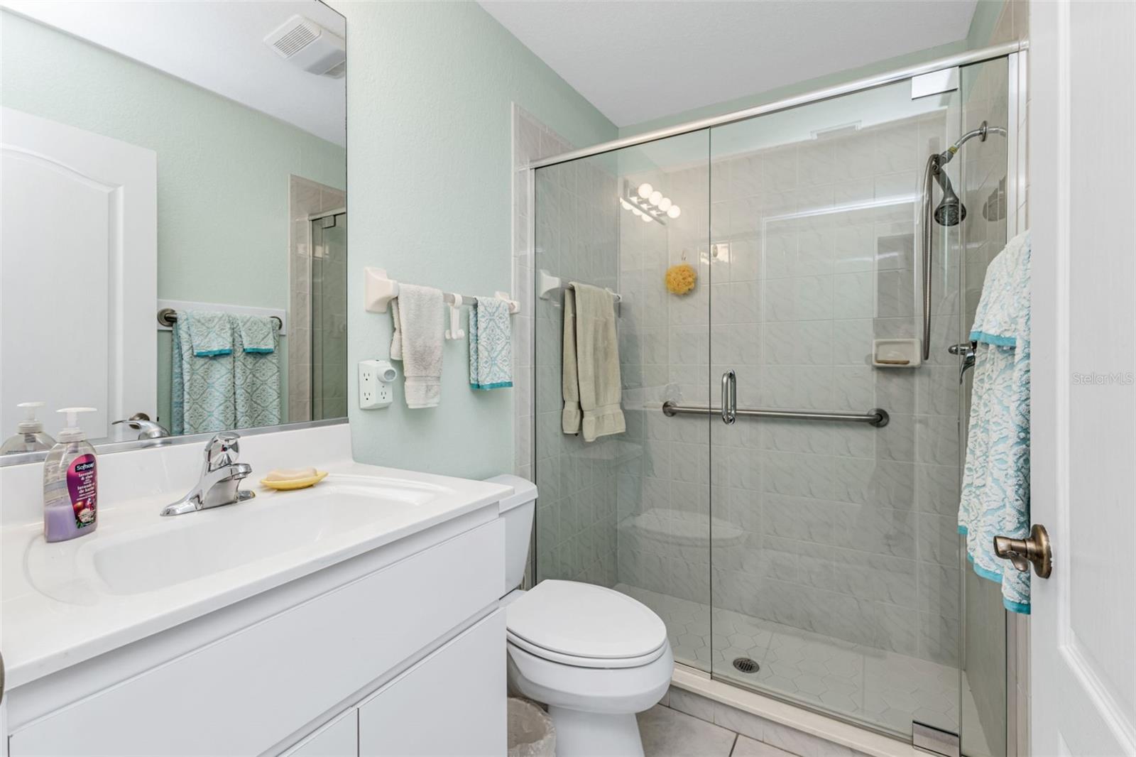 Image 19 of 35 For 10512 Euston Avenue