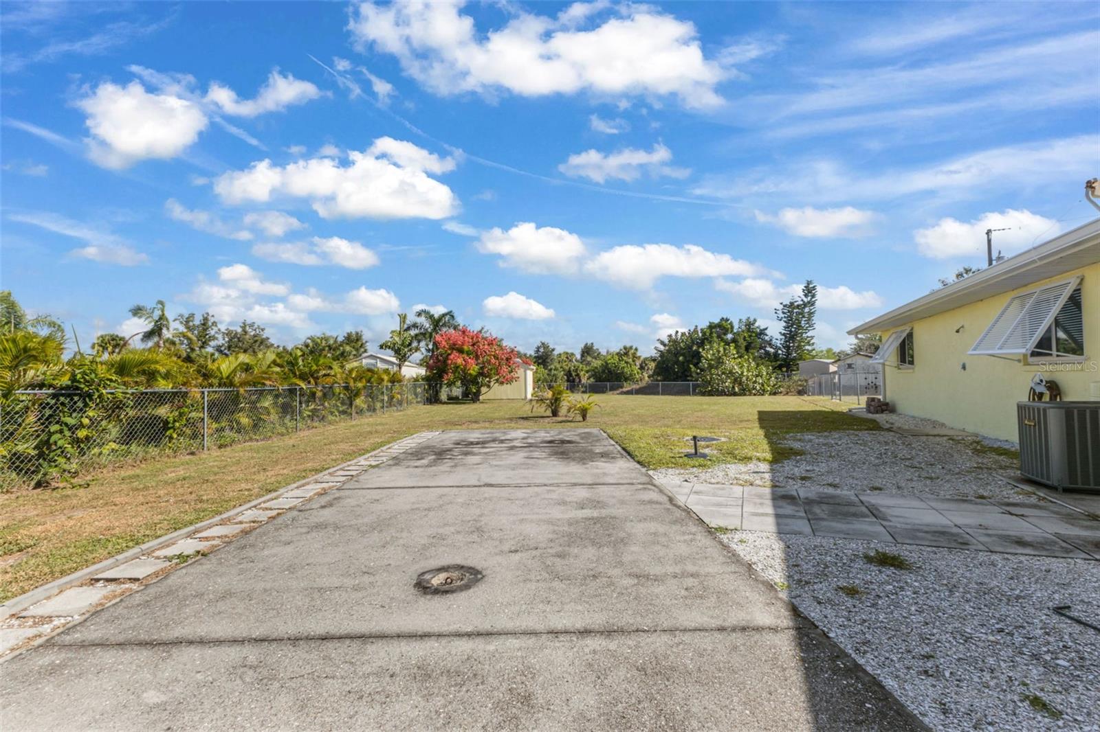 Image 31 of 35 For 10512 Euston Avenue