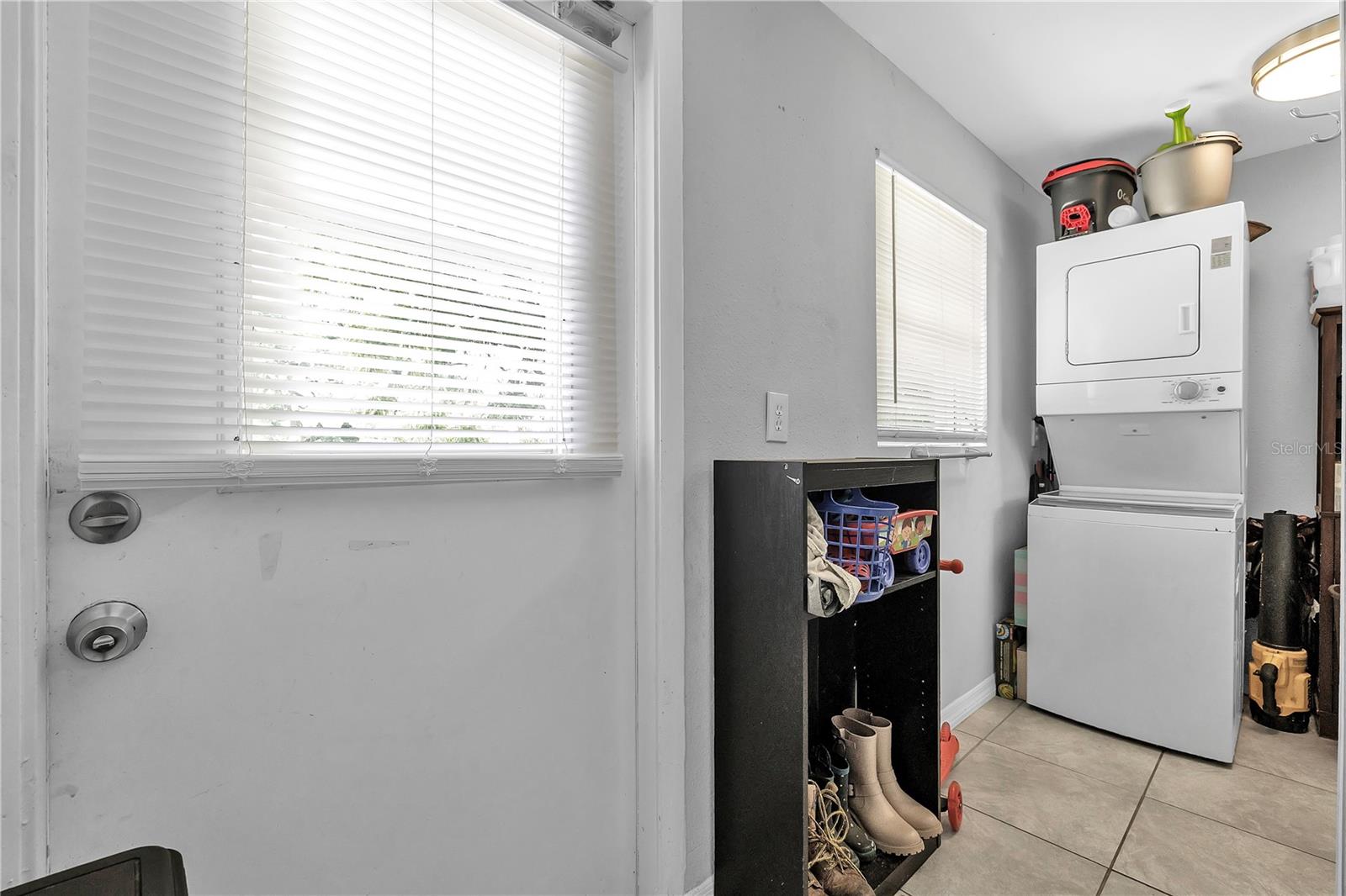 Image 18 of 36 For 2055 Waltman Street