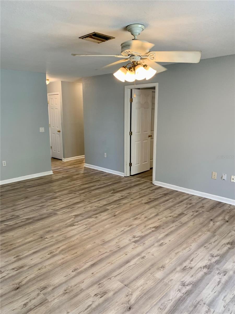 Image 10 of 37 For 18703 Van Nuys Circle