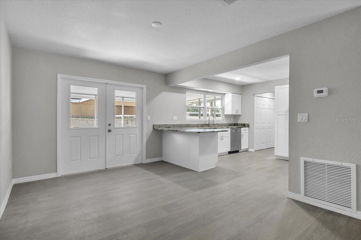 Image 11 of 51 For 20409 Emerald Avenue