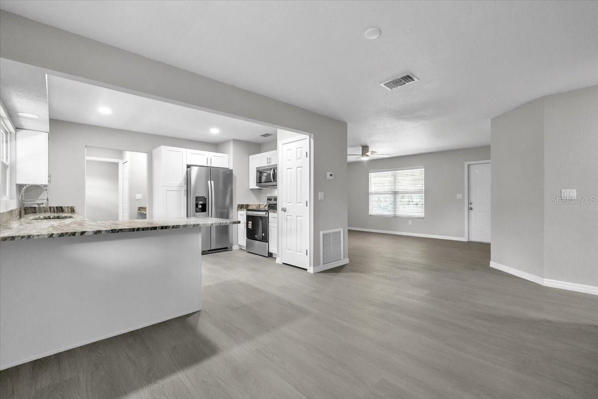 Image 12 of 51 For 20409 Emerald Avenue