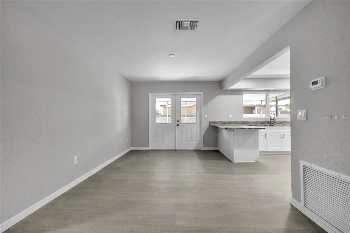 Image 13 of 51 For 20409 Emerald Avenue