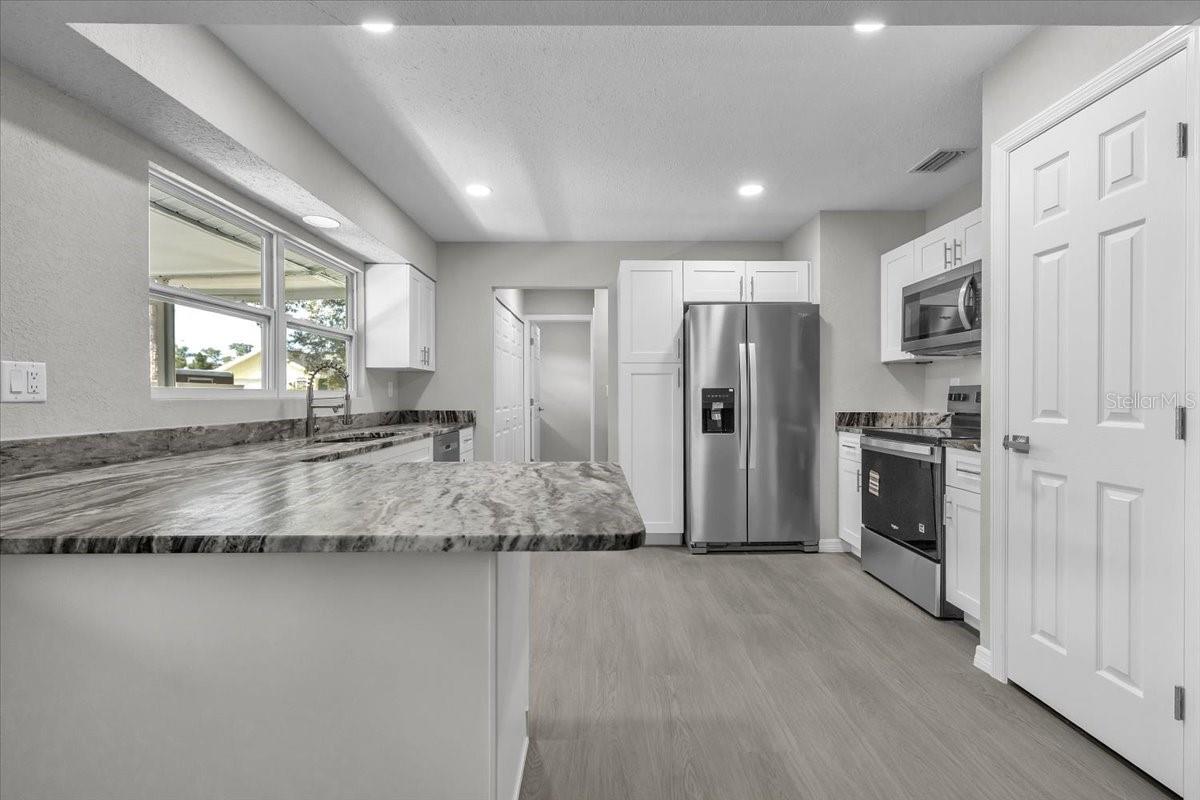 Image 15 of 51 For 20409 Emerald Avenue