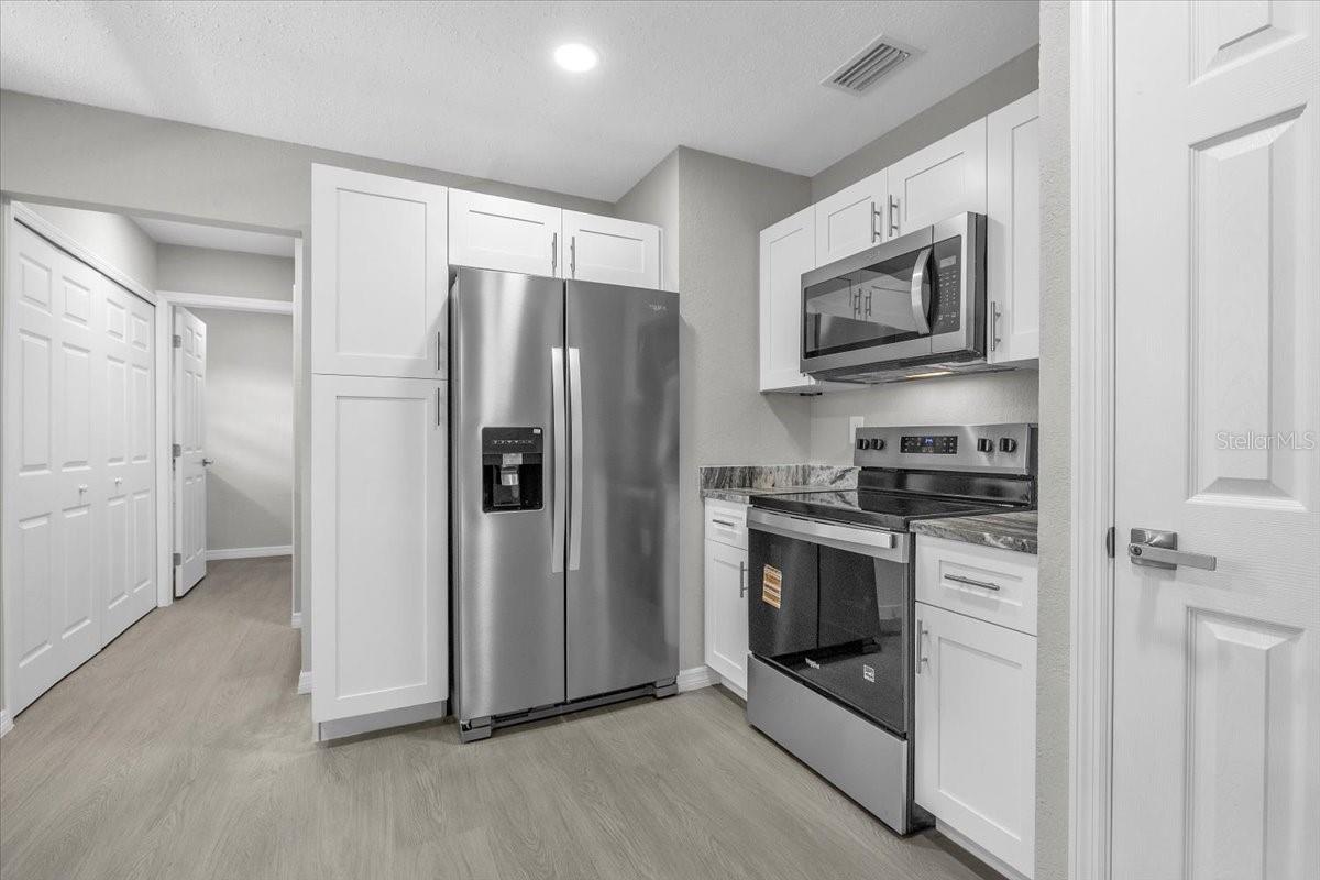 Image 19 of 51 For 20409 Emerald Avenue