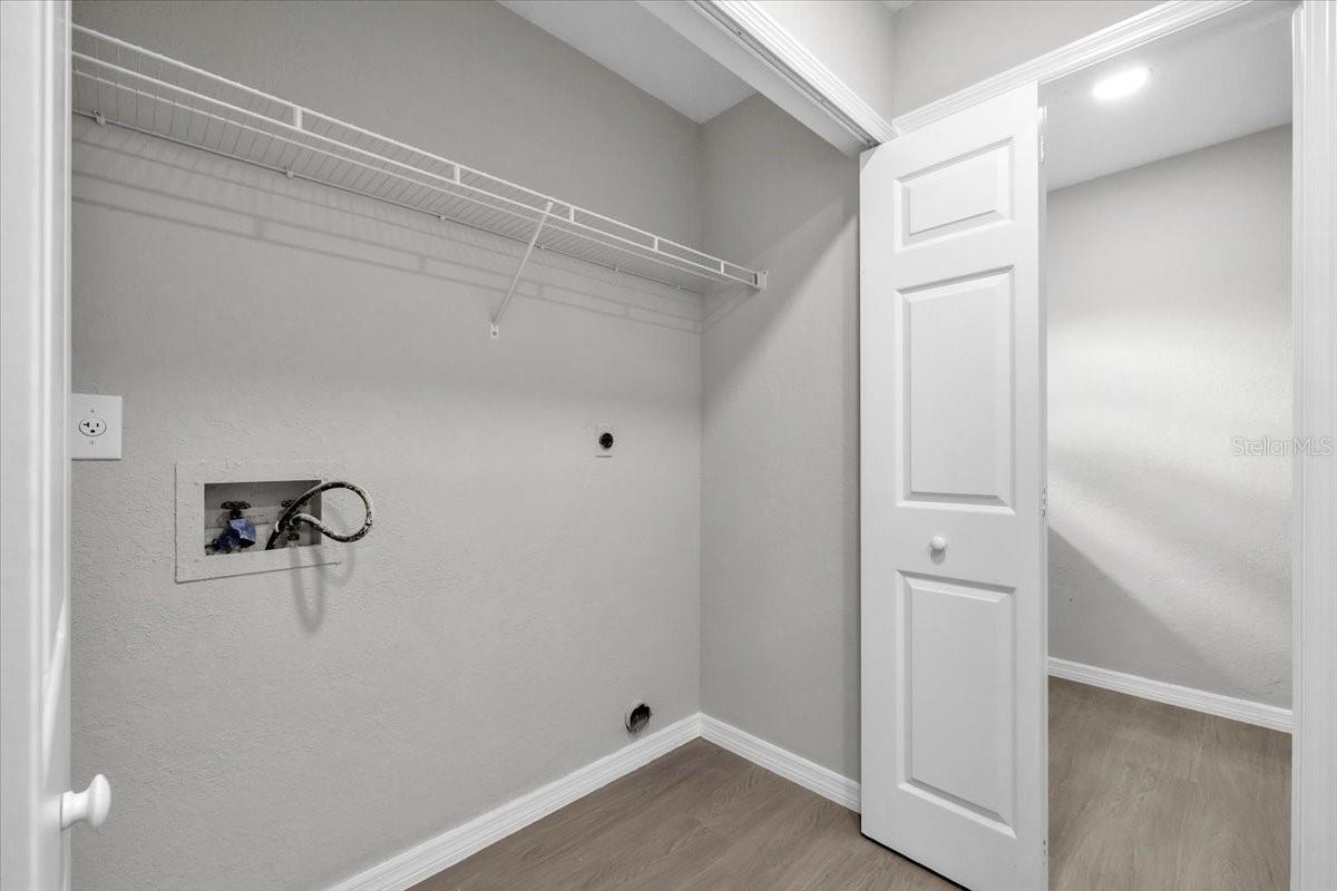 Image 22 of 51 For 20409 Emerald Avenue