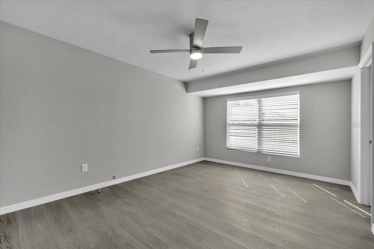 Image 28 of 51 For 20409 Emerald Avenue