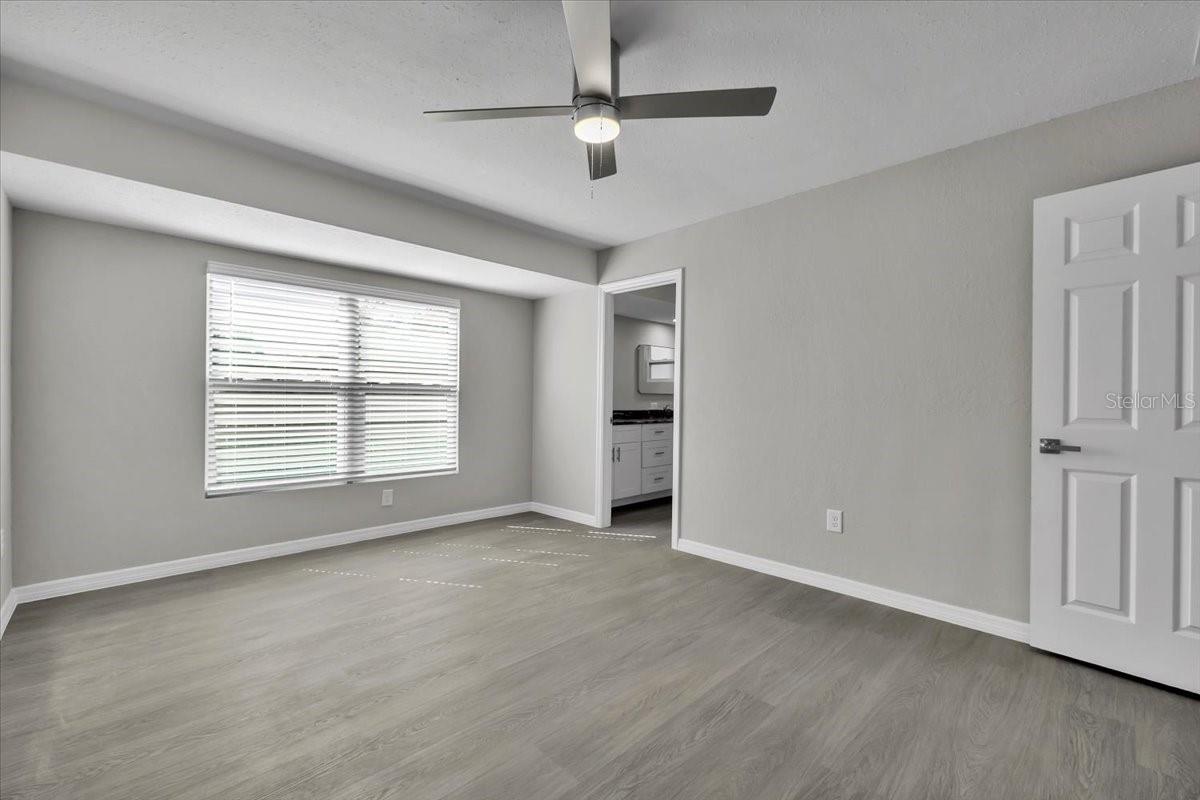 Image 29 of 51 For 20409 Emerald Avenue