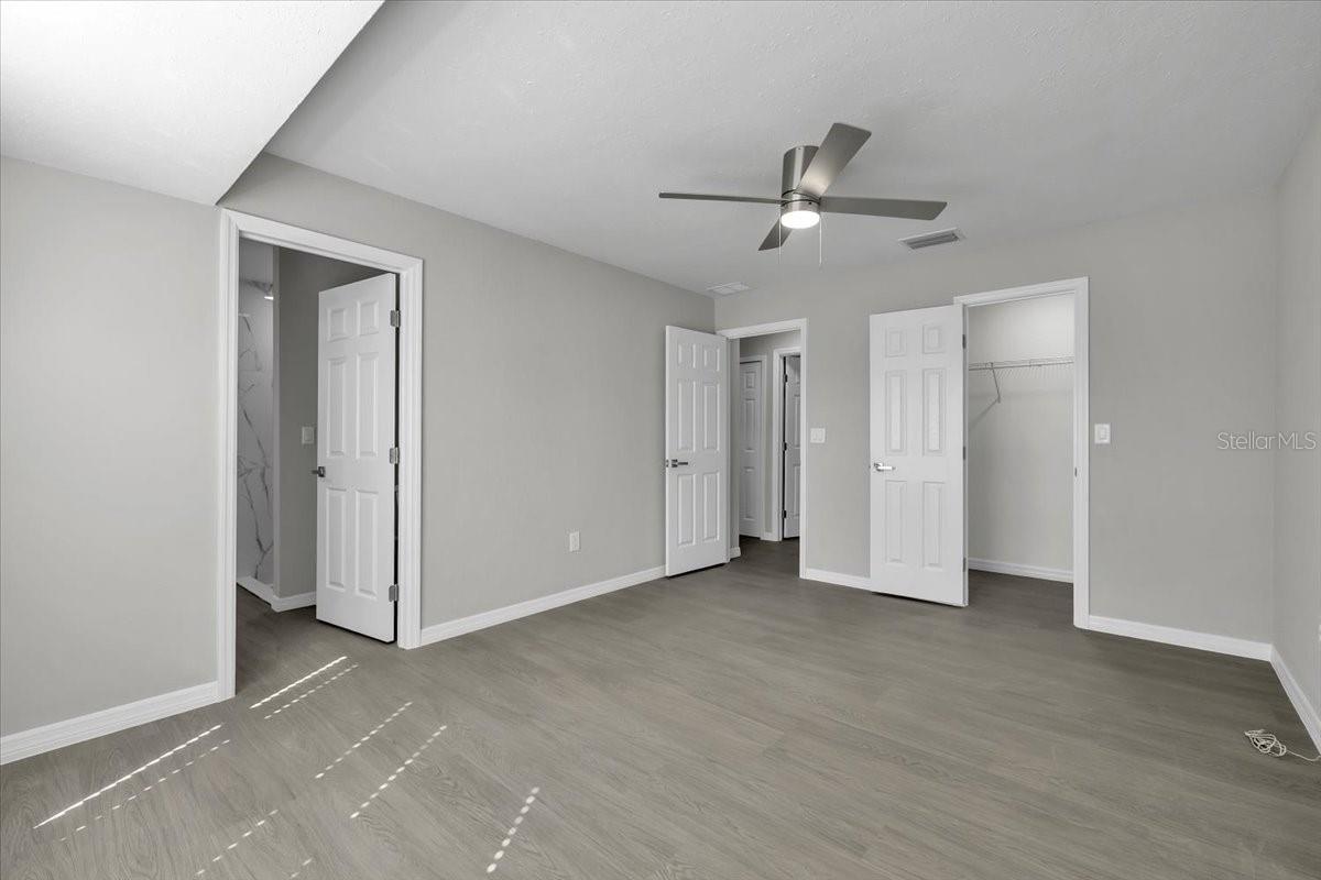 Image 31 of 51 For 20409 Emerald Avenue