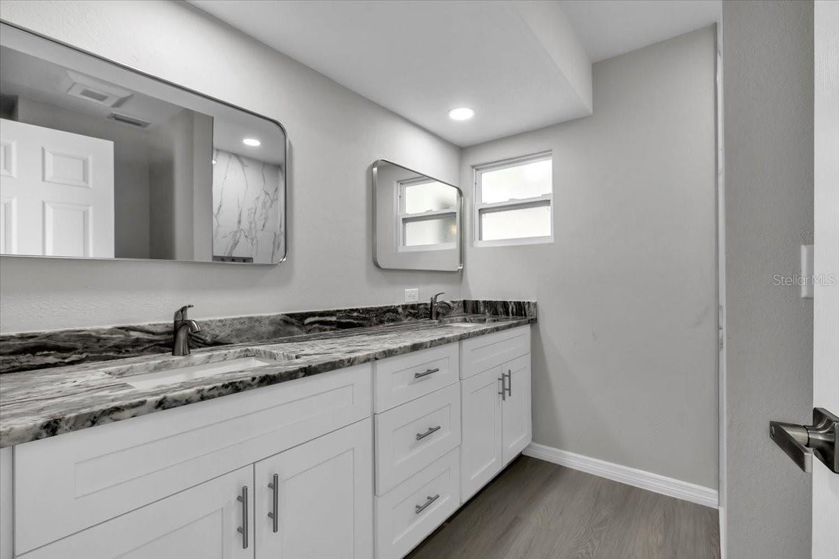 Image 32 of 51 For 20409 Emerald Avenue