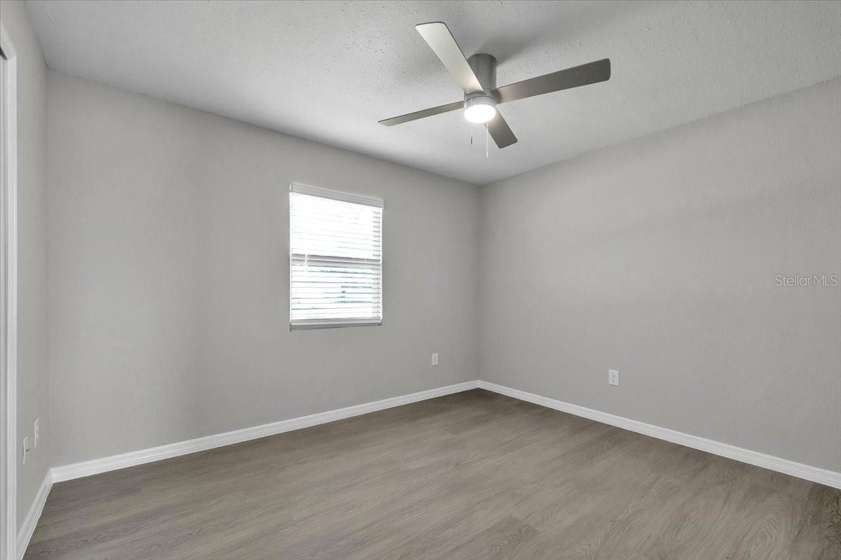 Image 35 of 51 For 20409 Emerald Avenue