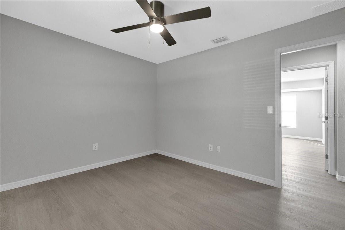 Image 36 of 51 For 20409 Emerald Avenue