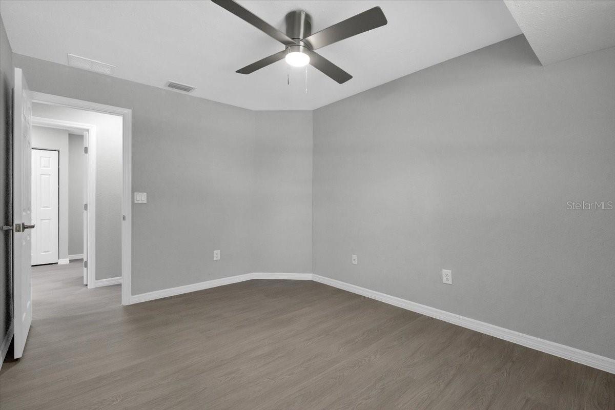 Image 41 of 51 For 20409 Emerald Avenue