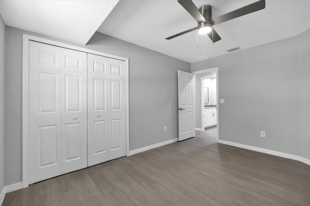 Image 42 of 51 For 20409 Emerald Avenue