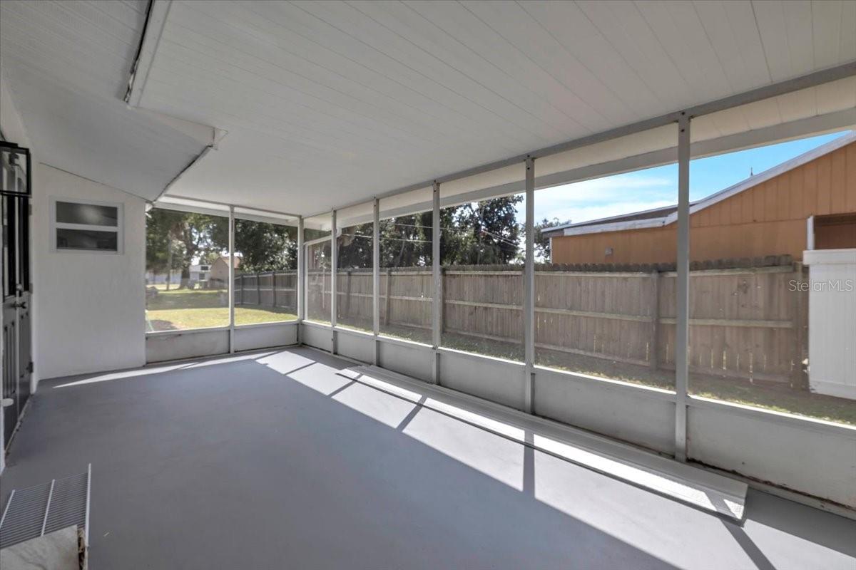 Image 44 of 51 For 20409 Emerald Avenue