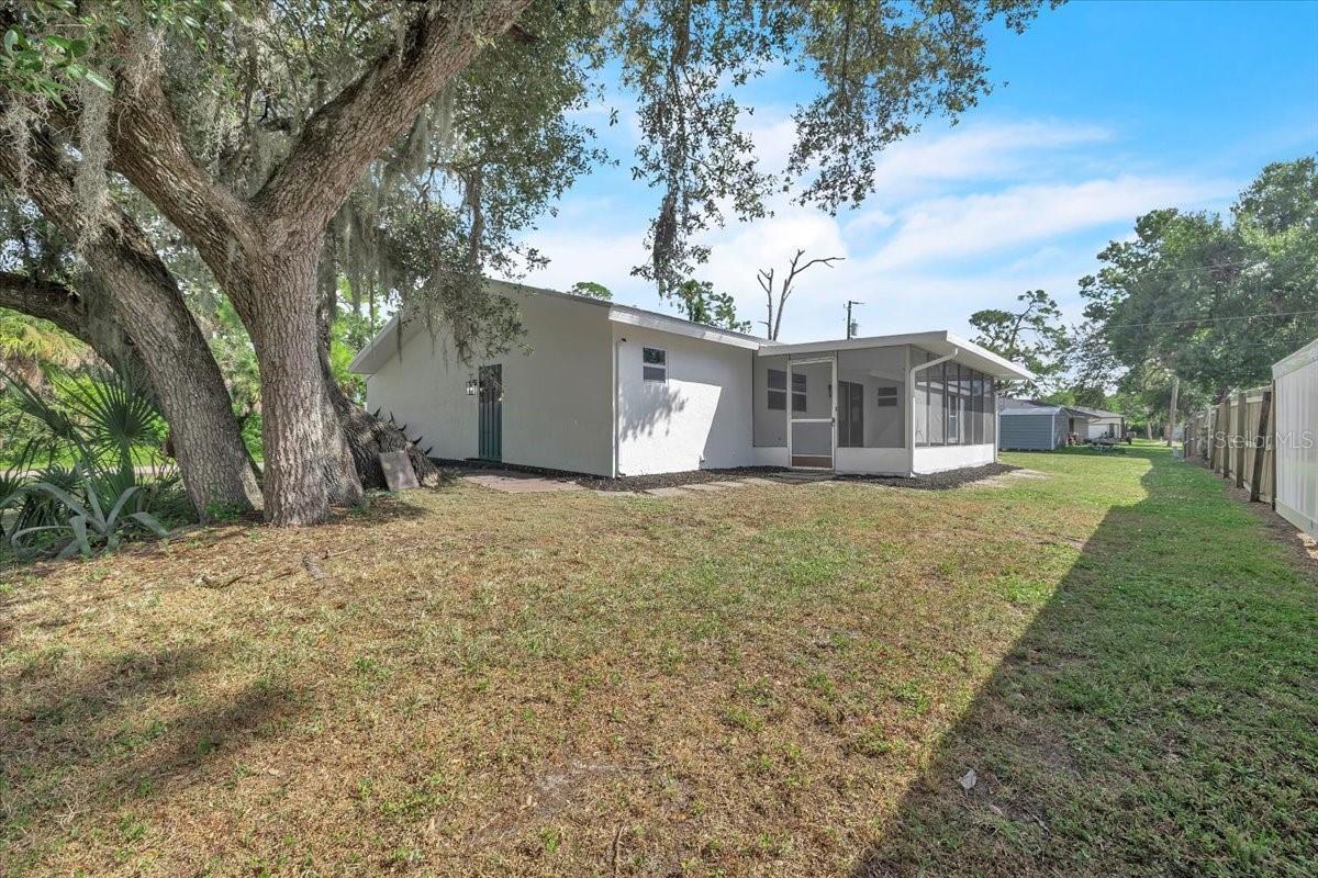 Image 46 of 51 For 20409 Emerald Avenue