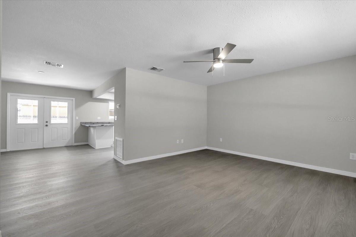 Image 7 of 51 For 20409 Emerald Avenue