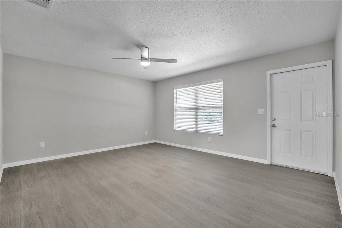 Image 8 of 51 For 20409 Emerald Avenue