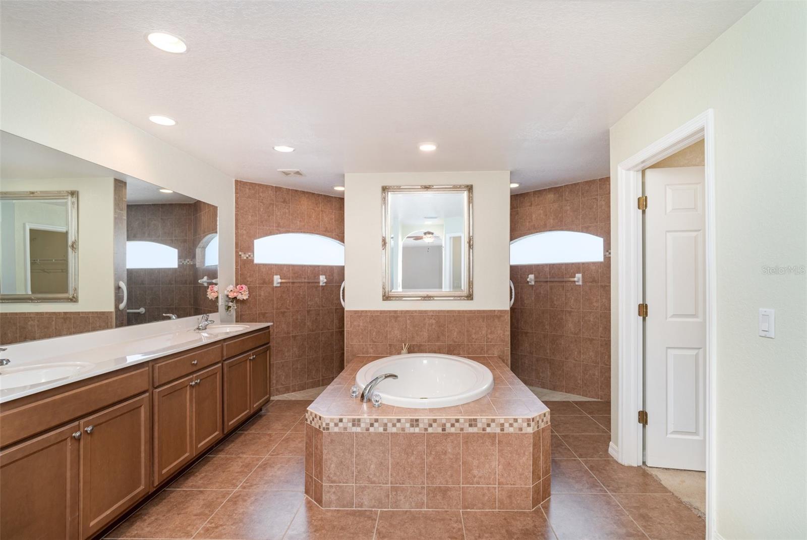 Image 15 of 35 For 2016 Grandview Drive