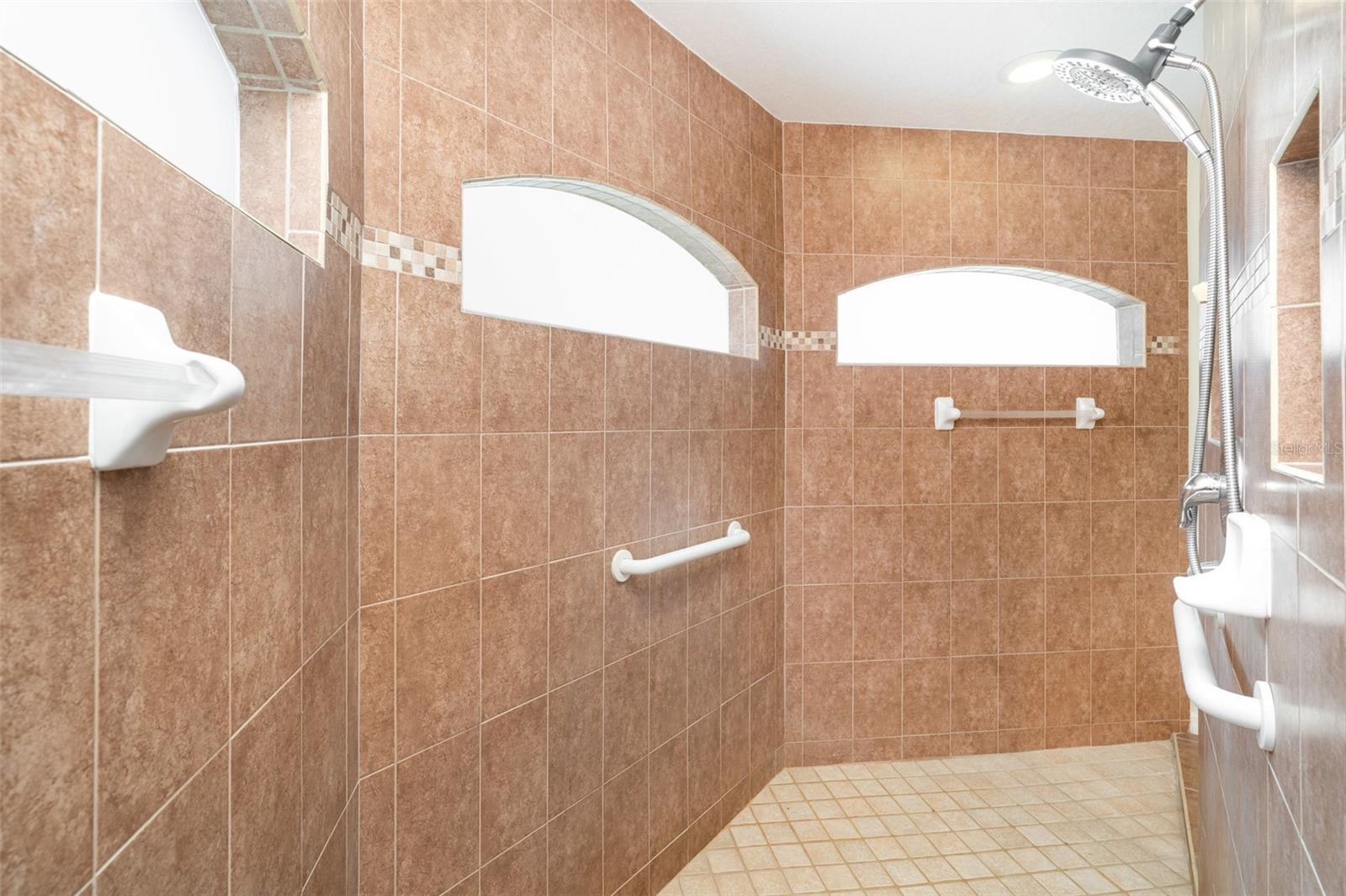 Image 16 of 35 For 2016 Grandview Drive