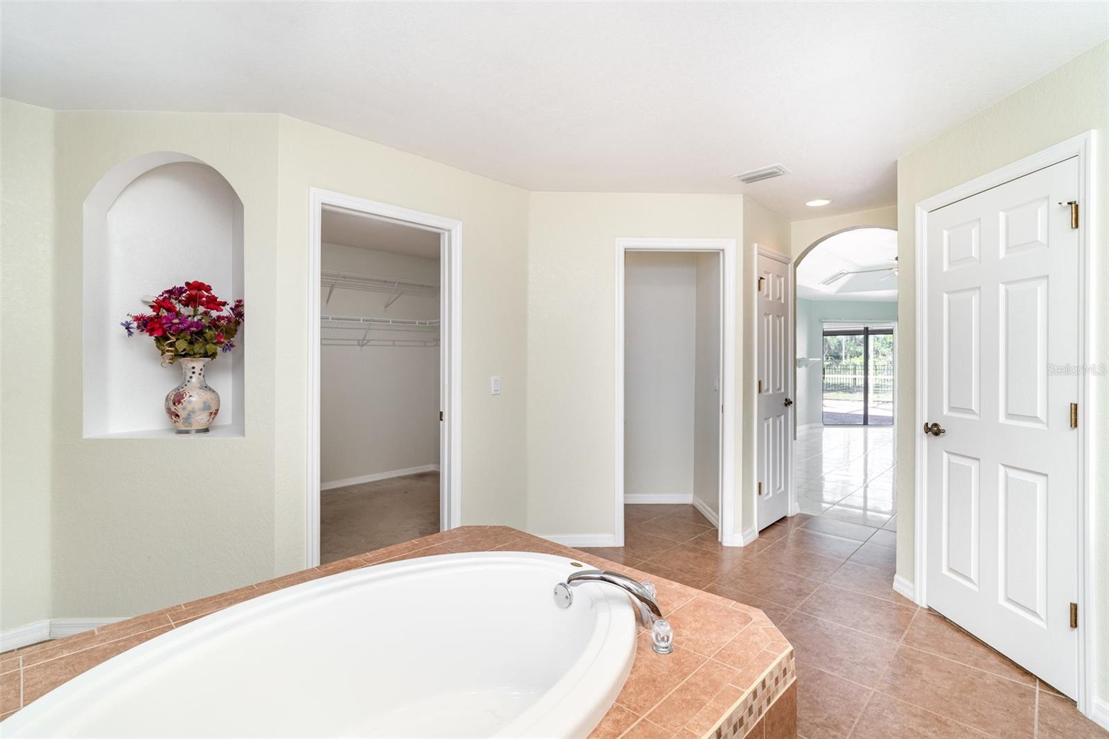 Image 17 of 35 For 2016 Grandview Drive