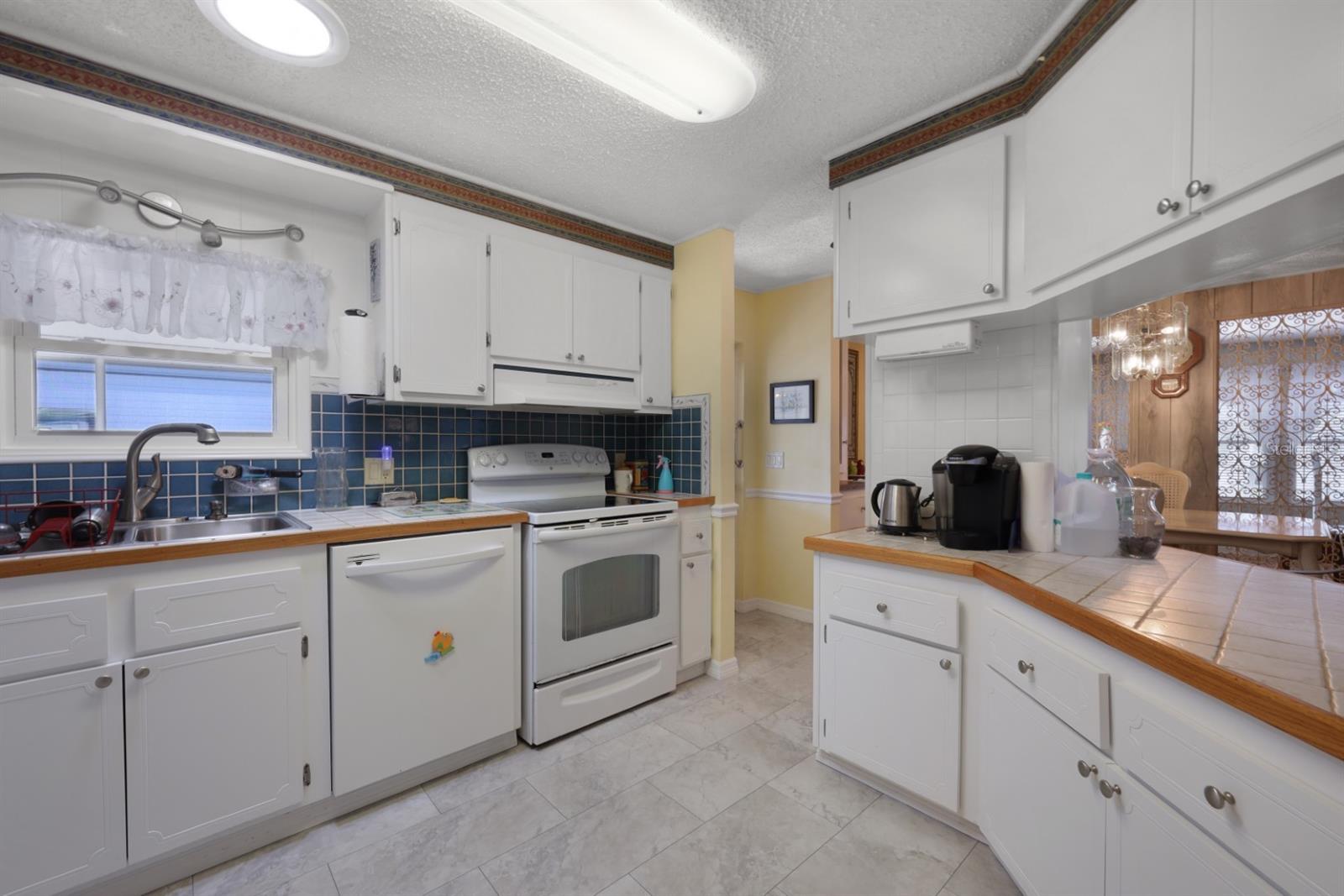 Image 11 of 90 For 2100 Kings Highway 126