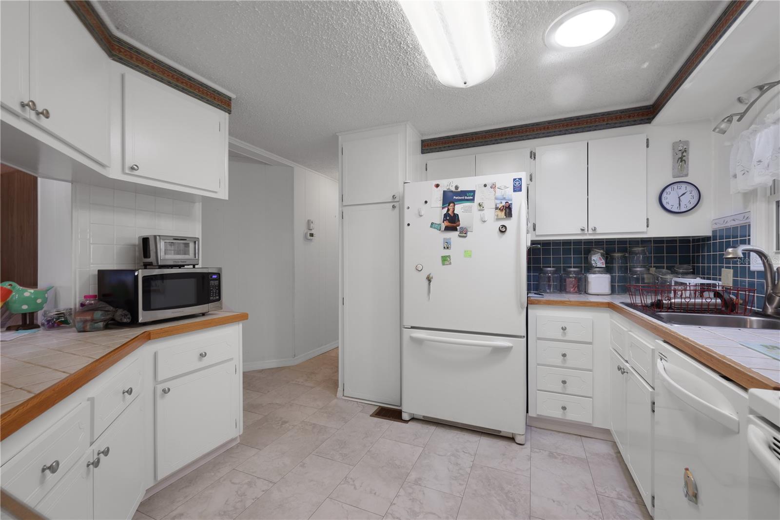 Image 12 of 90 For 2100 Kings Highway 126