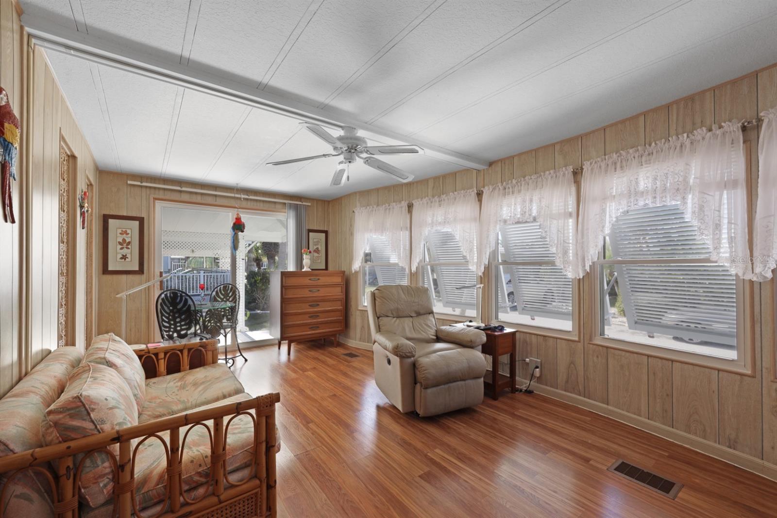 Image 13 of 90 For 2100 Kings Highway 126