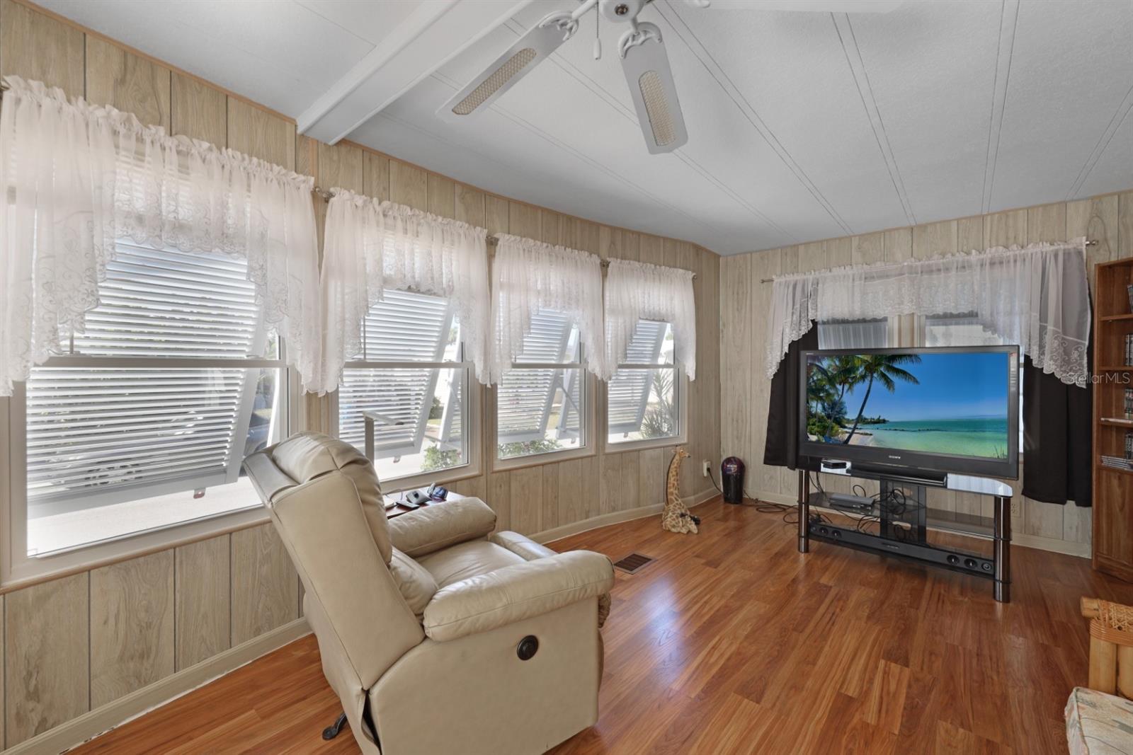 Image 15 of 90 For 2100 Kings Highway 126