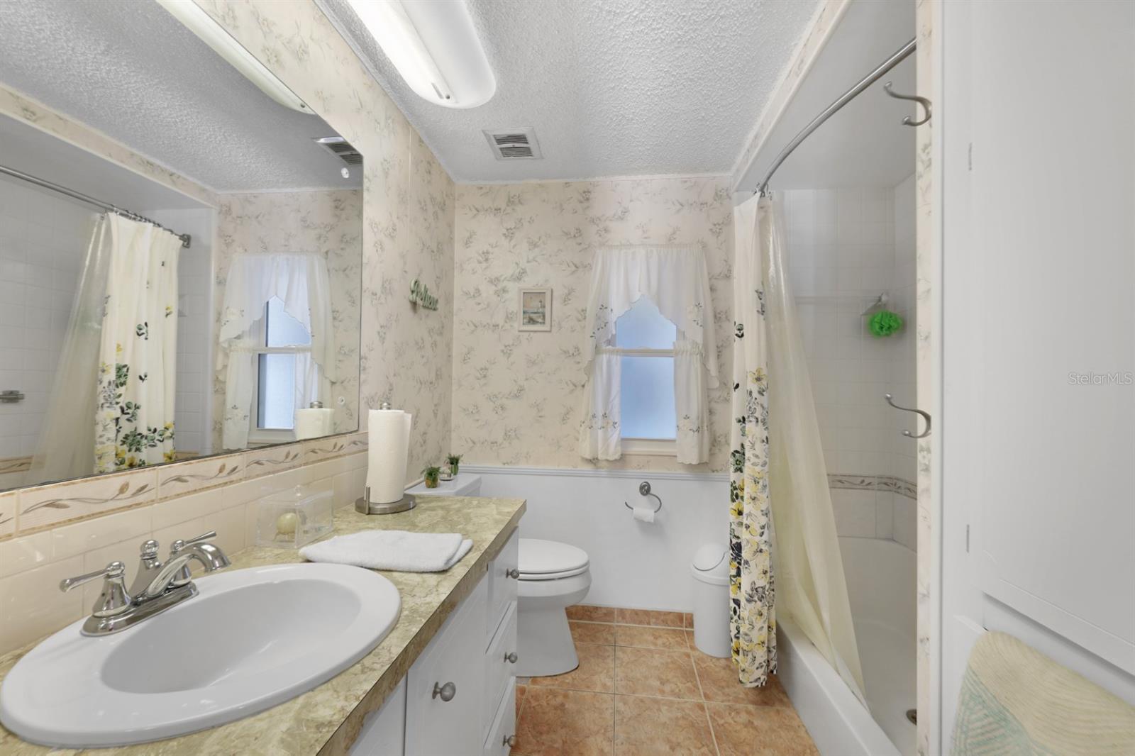 Image 24 of 90 For 2100 Kings Highway 126