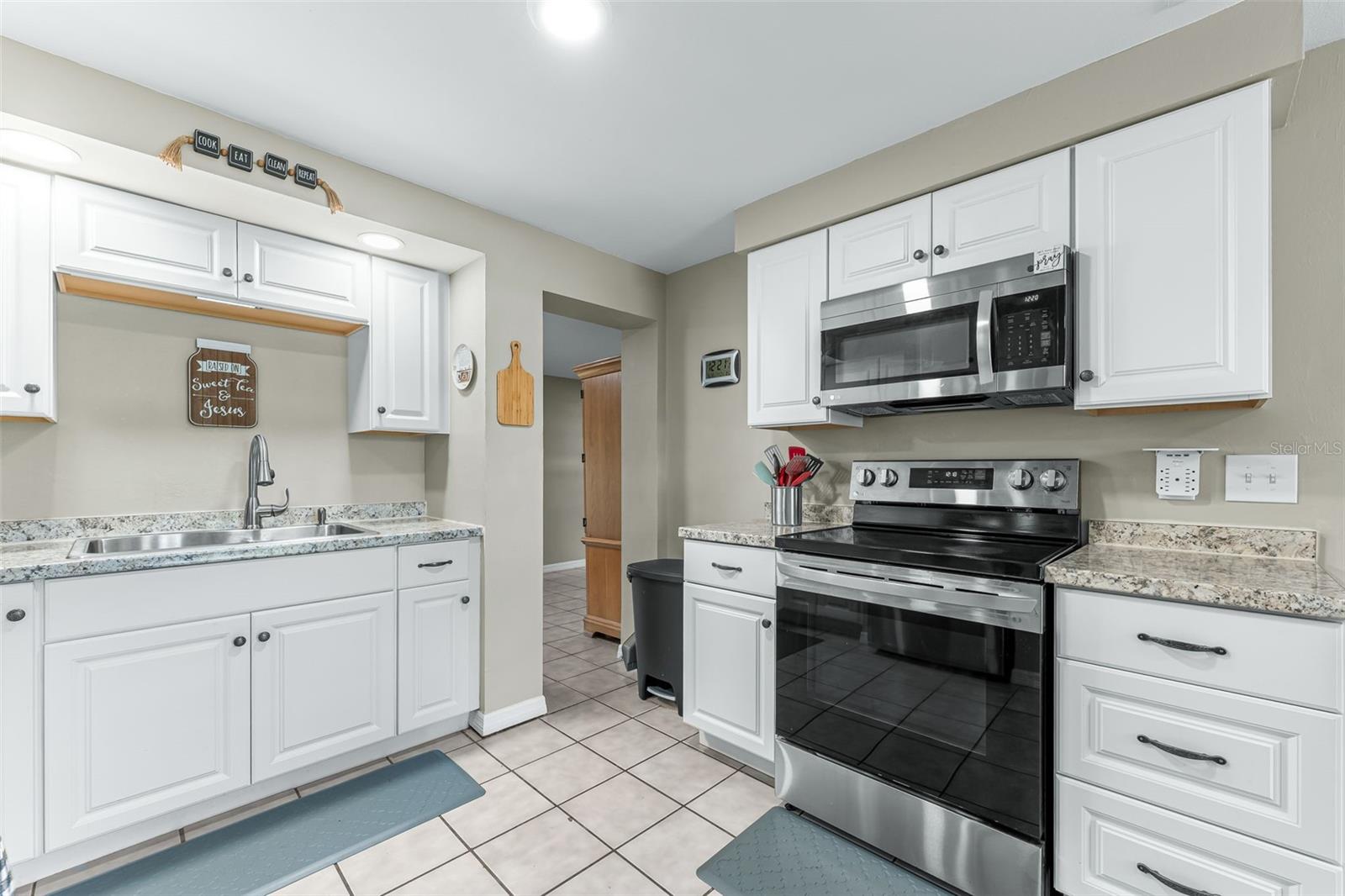 Image 10 of 27 For 17040 Lake Drive