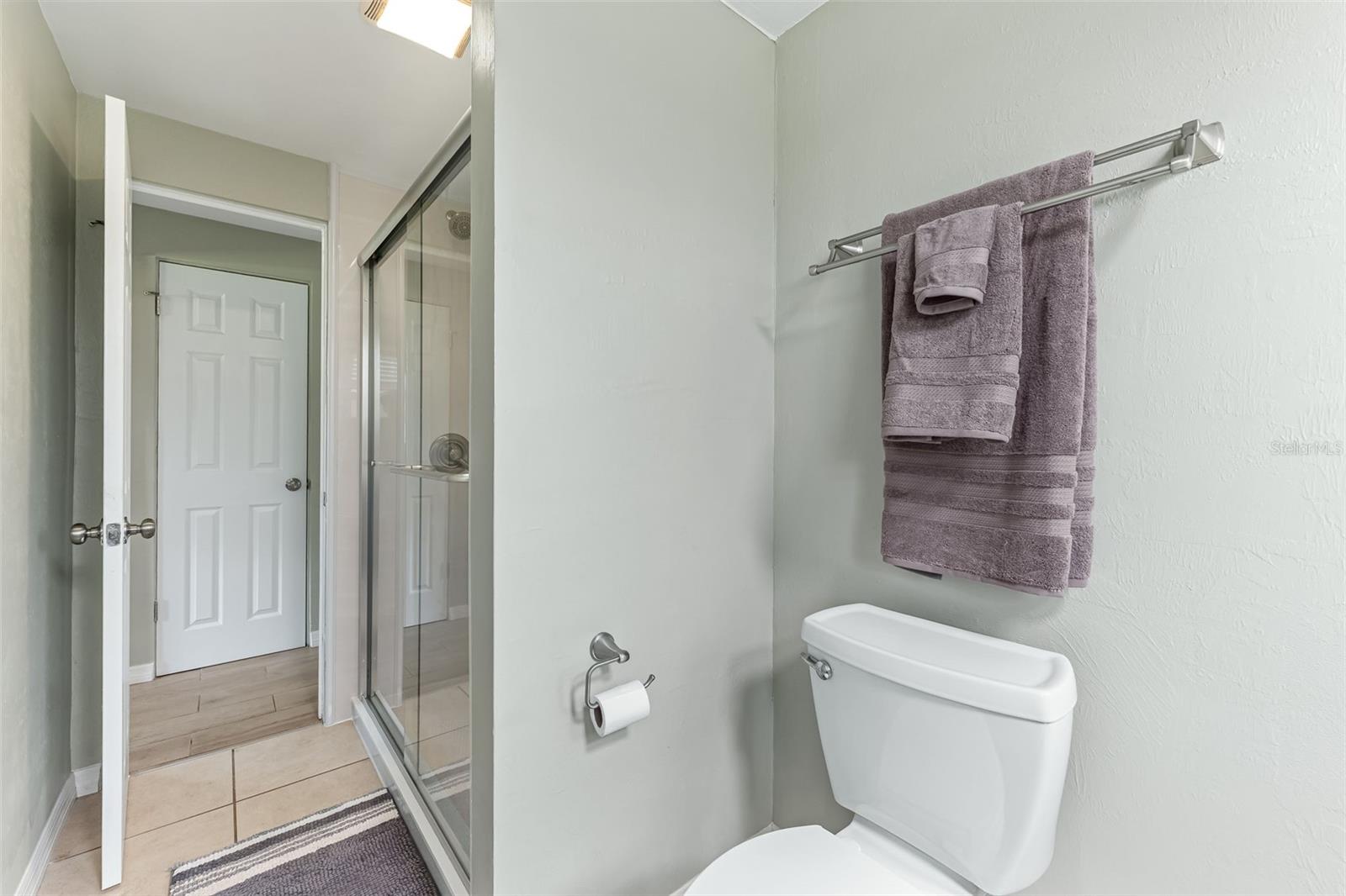 Image 19 of 27 For 17040 Lake Drive