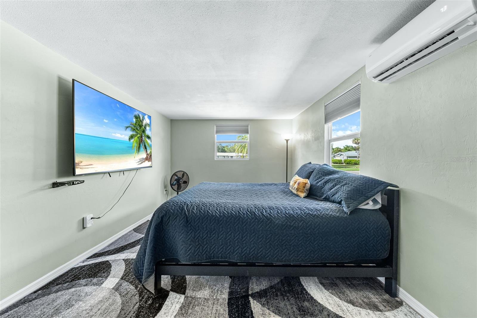 Image 21 of 27 For 17040 Lake Drive