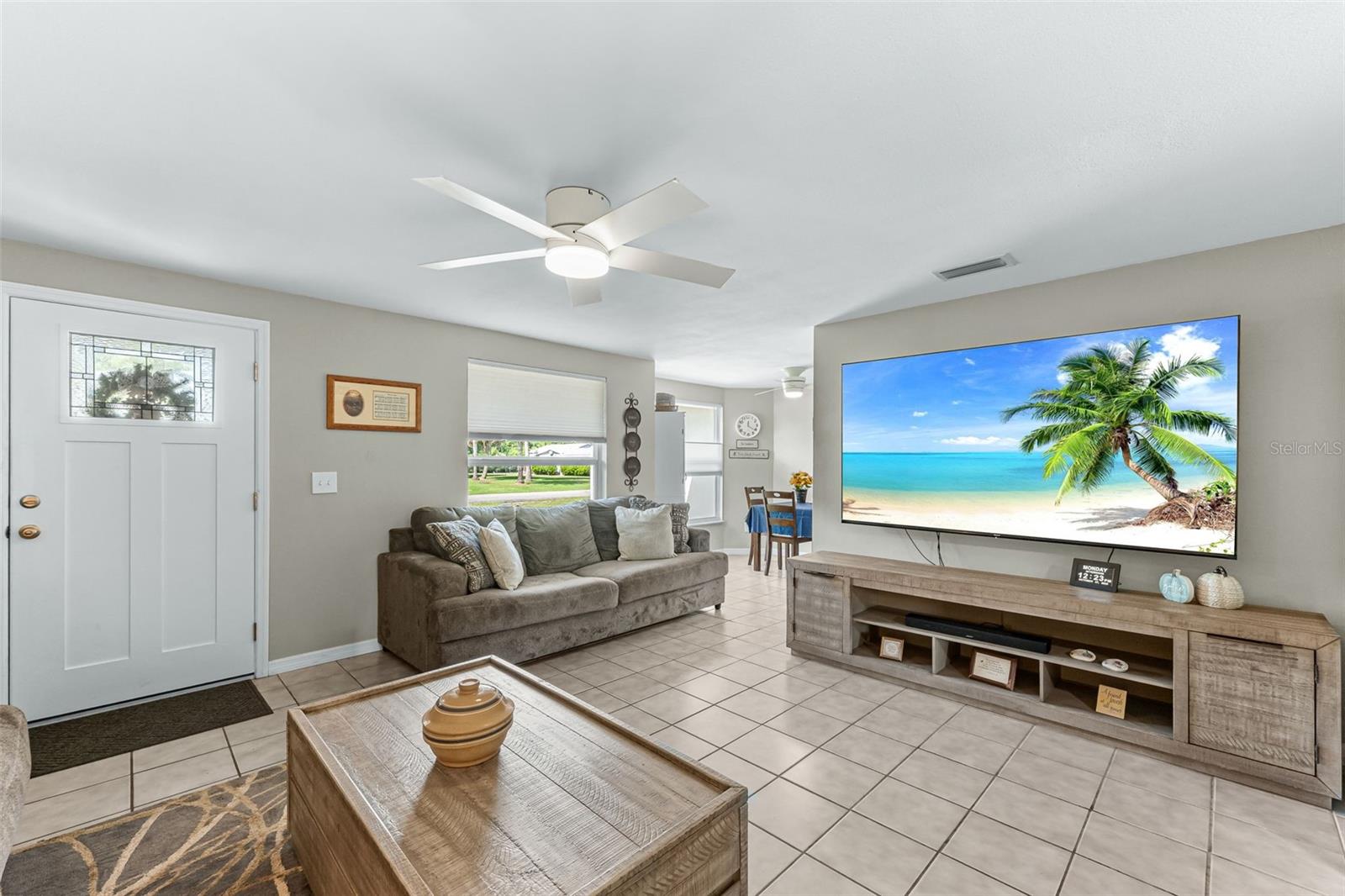 Image 5 of 27 For 17040 Lake Drive