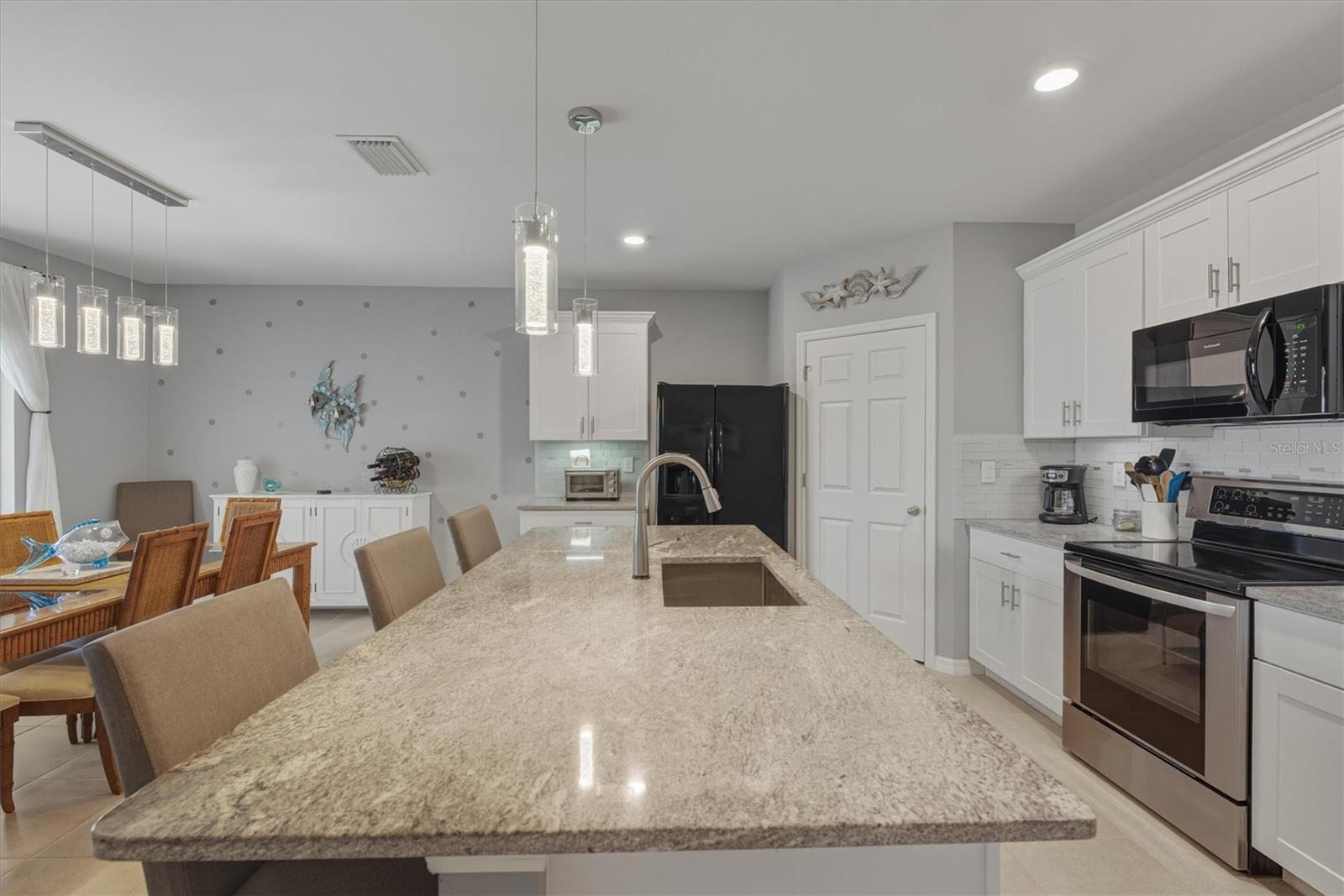 Image 9 of 76 For 7012 Waterford Parkway