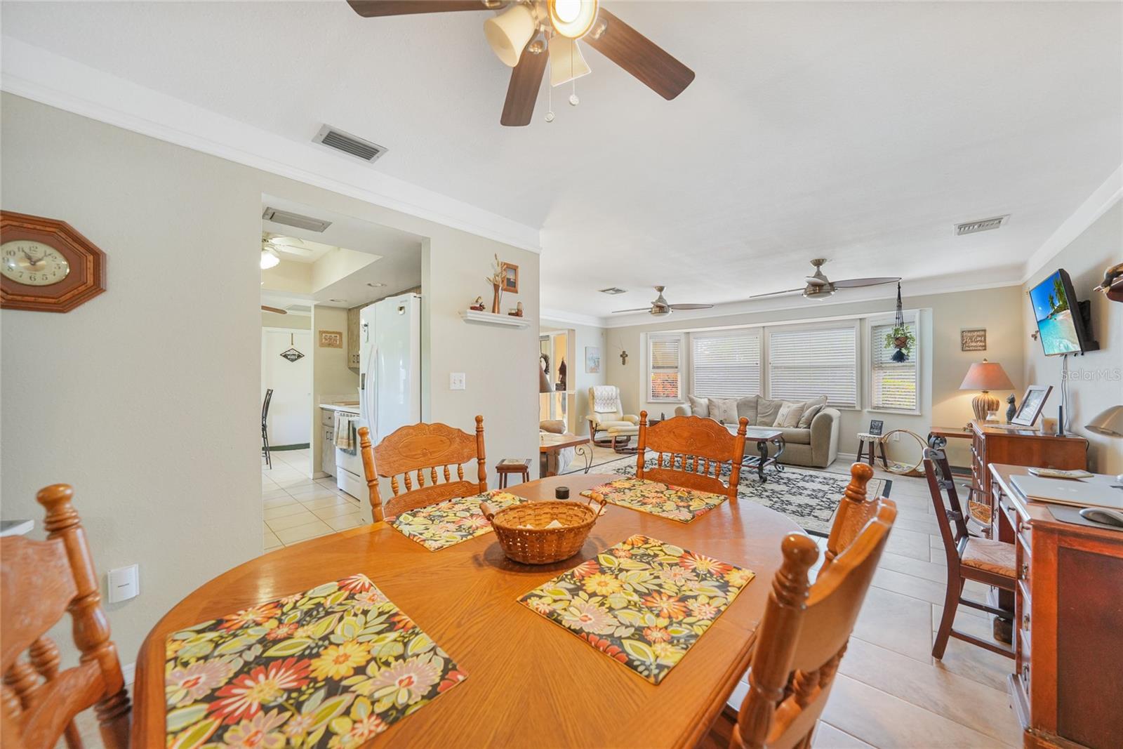 Image 11 of 56 For 22554 Laika Avenue