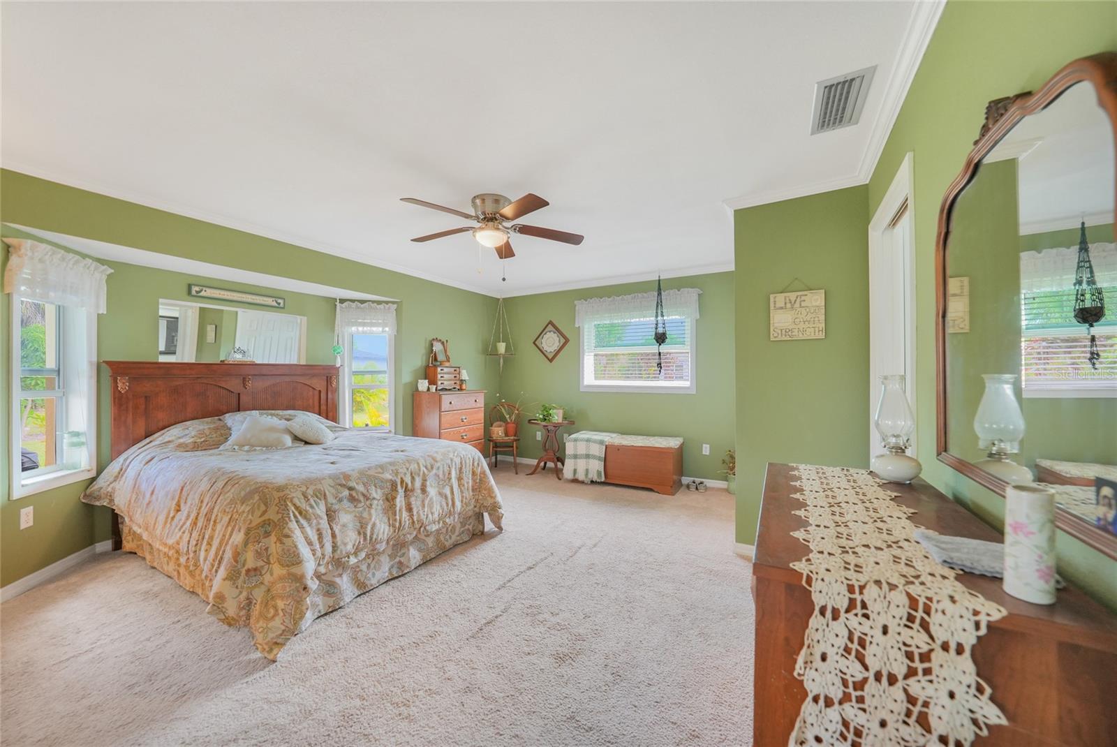 Image 14 of 56 For 22554 Laika Avenue