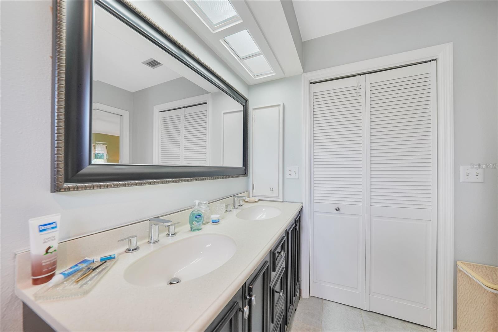 Image 19 of 56 For 22554 Laika Avenue