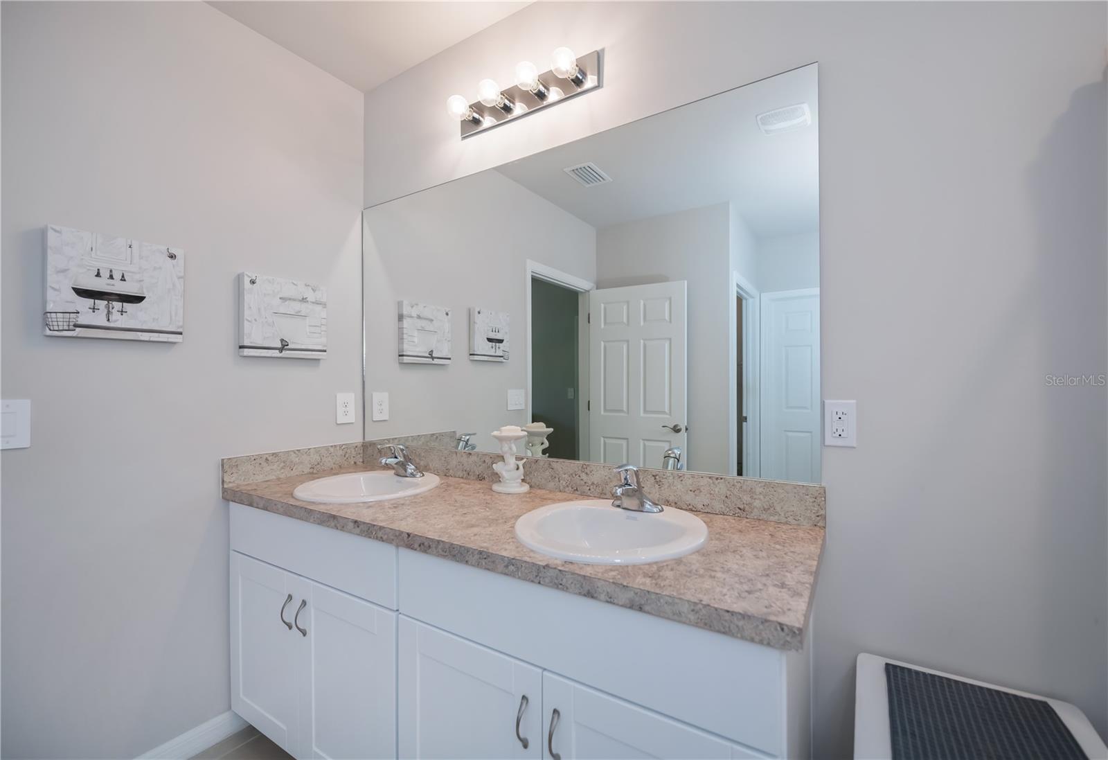 Image 34 of 71 For 3860 Cobblestone Lane