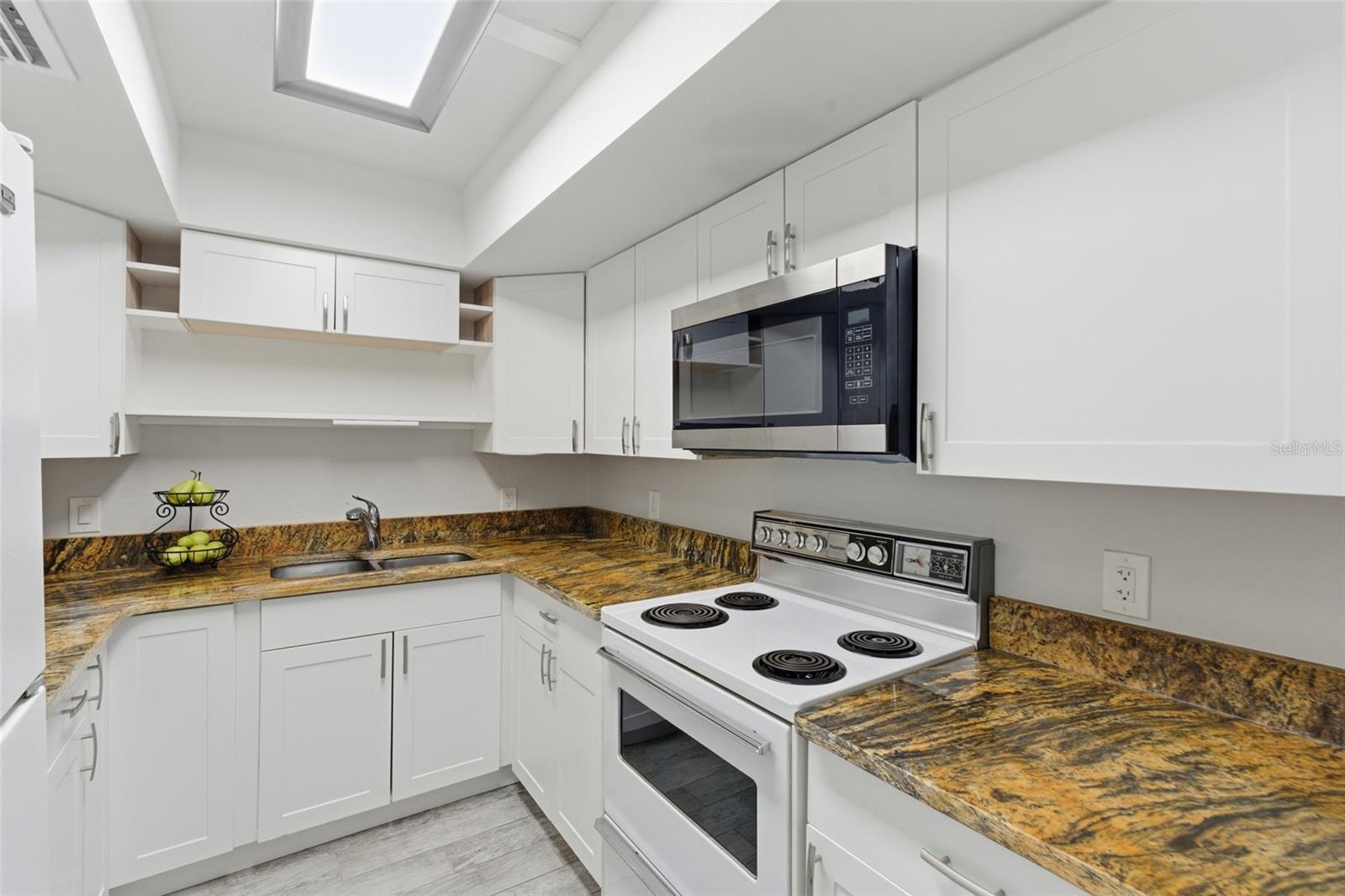 Image 10 of 32 For 21267 Gertrude Avenue 109