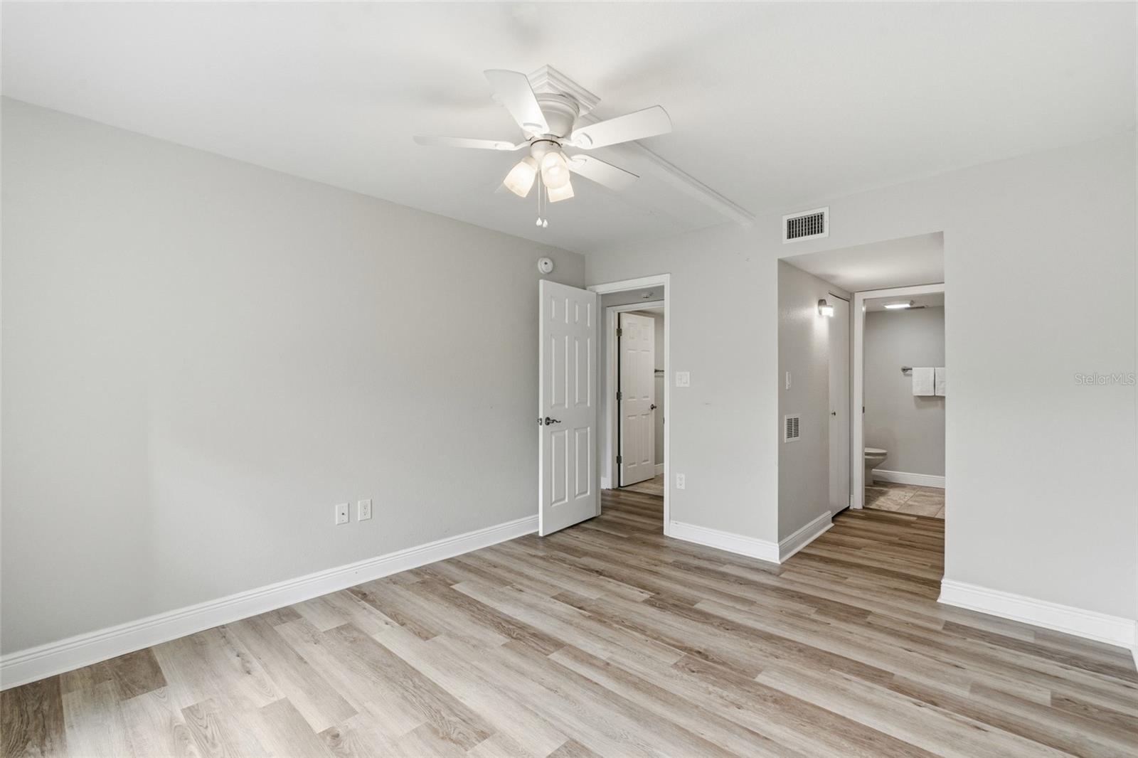 Image 15 of 32 For 21267 Gertrude Avenue 109