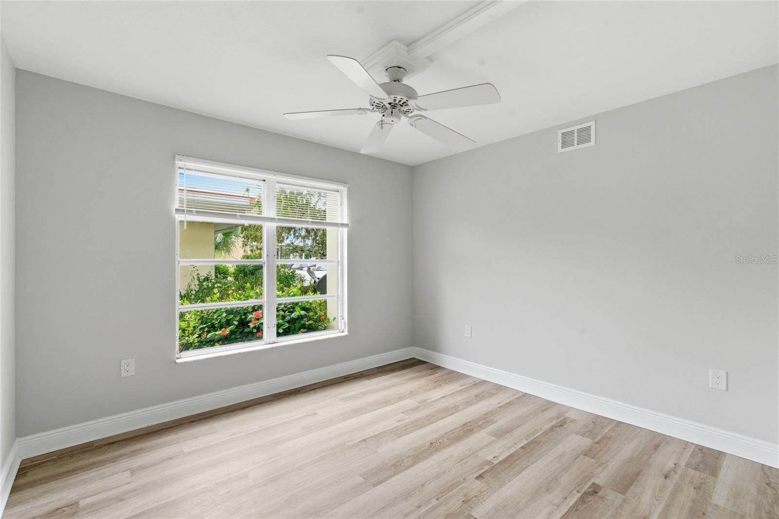 Image 19 of 32 For 21267 Gertrude Avenue 109