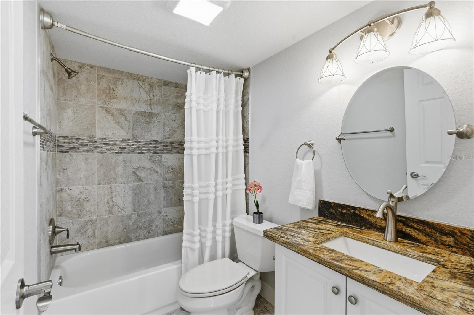 Image 21 of 32 For 21267 Gertrude Avenue 109