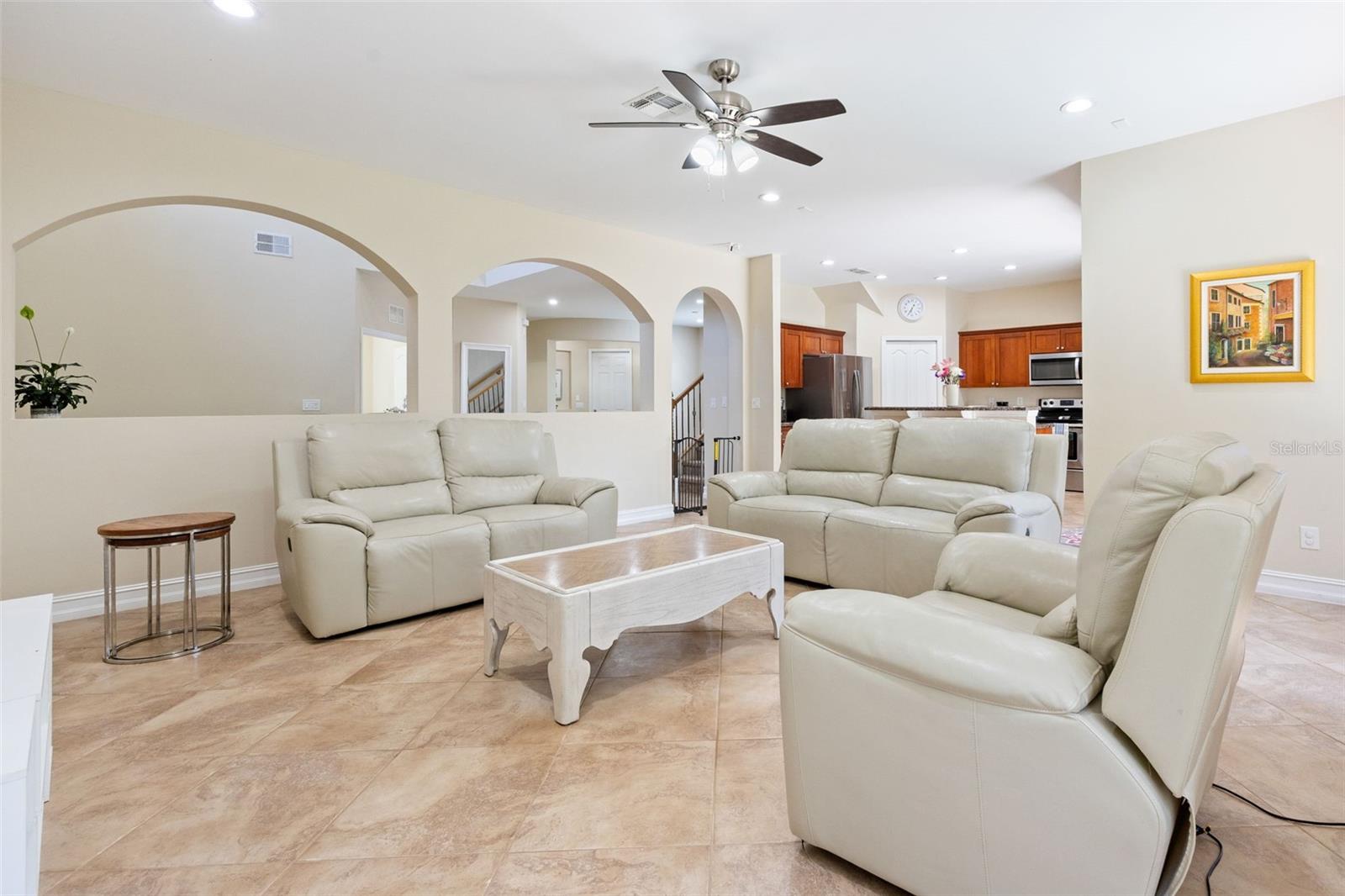 Listing photo id 8 for 10261 Silver Palm Drive