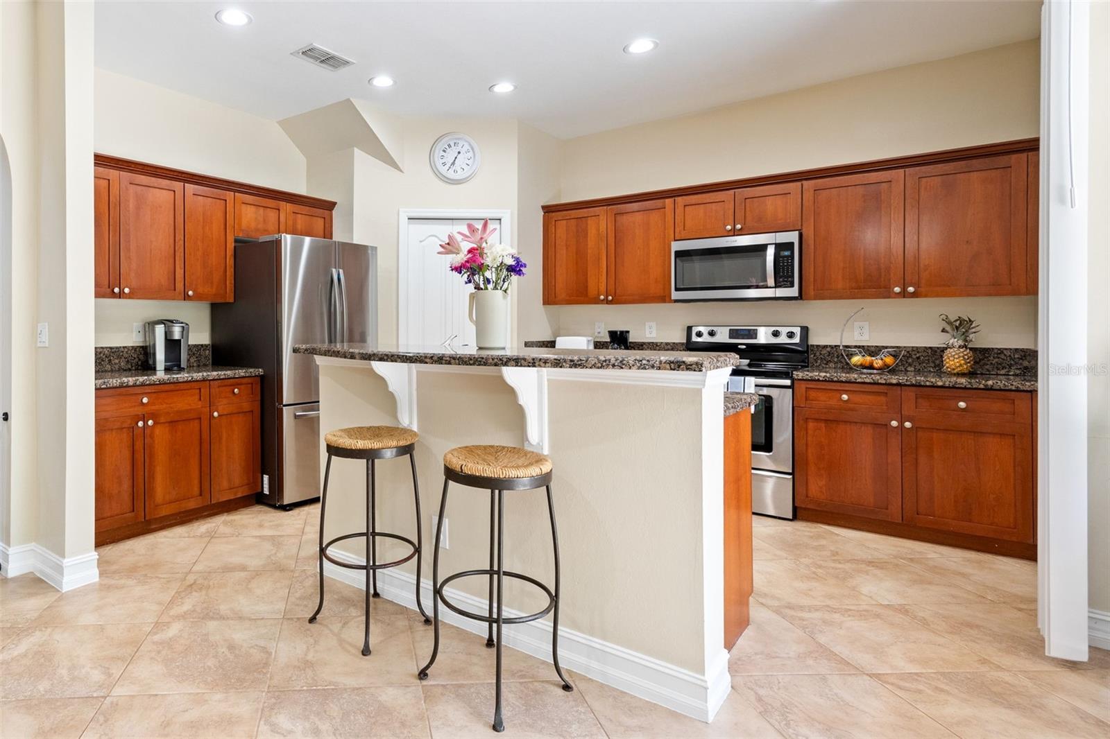 Listing photo id 10 for 10261 Silver Palm Drive