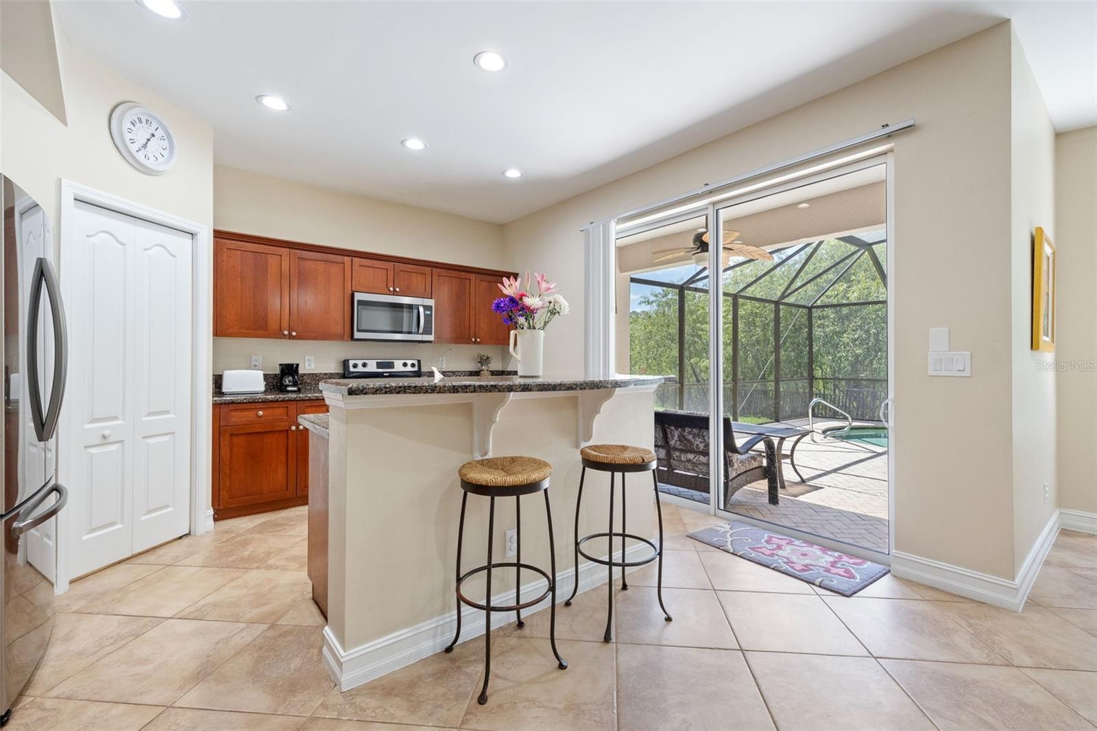 Listing photo id 11 for 10261 Silver Palm Drive